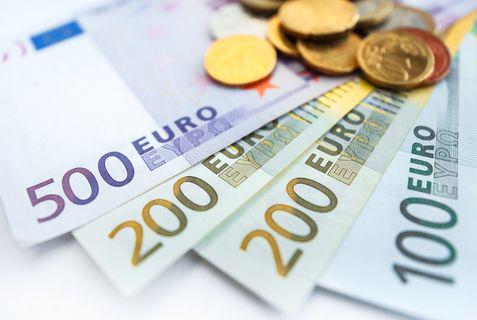 EURUSD Jaga Momentum Jelang Data PMI Zona Euro, AS, Dan Risalah Fed